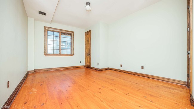 Building Photo - 2 br, 1 bath Apartment - 235 Kent Ave Unit 3L