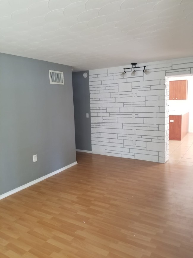 Building Photo - 2533 Highland Acres Dr