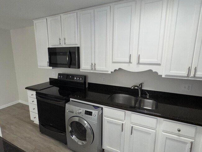 Foto del edificio - 102 N Lakeside Dr