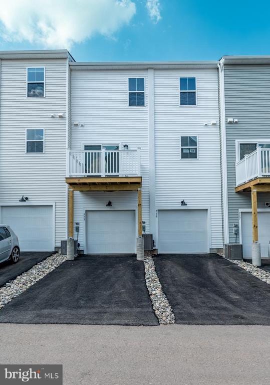 Building Photo - 715 Platinum Dr