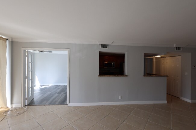 Foto del edificio - 1000 Parkview Dr S