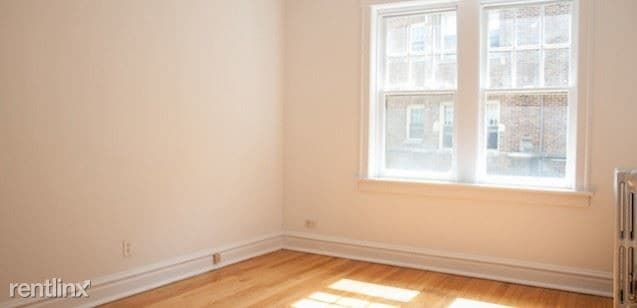 Building Photo - 317 W Calendar Ave