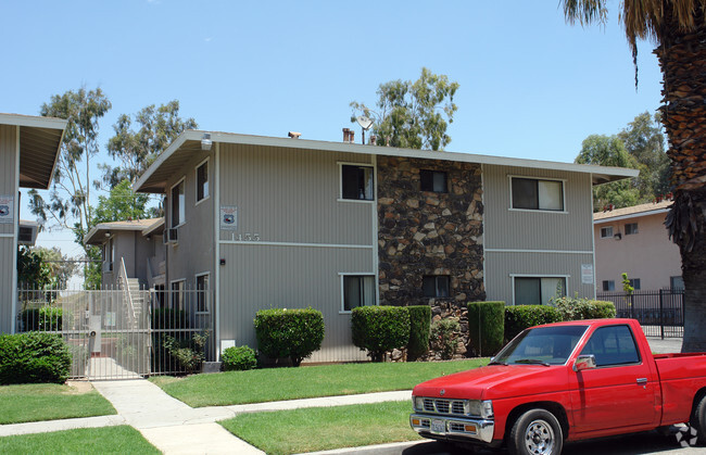 Foto del edificio - University Manor Apartments