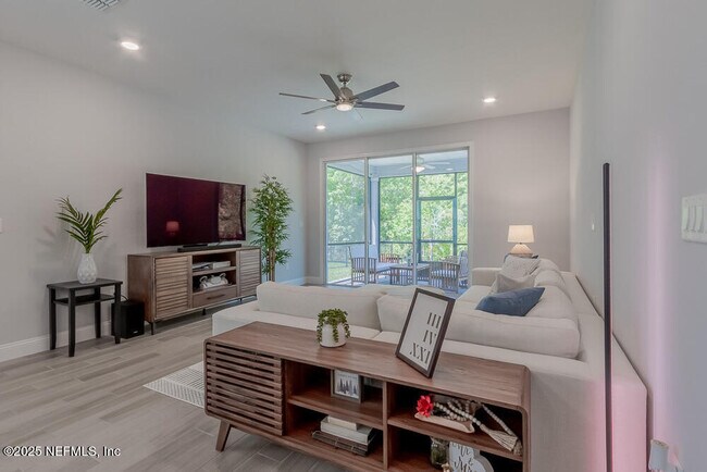 Foto del edificio - 348 Clifton Bay Lp