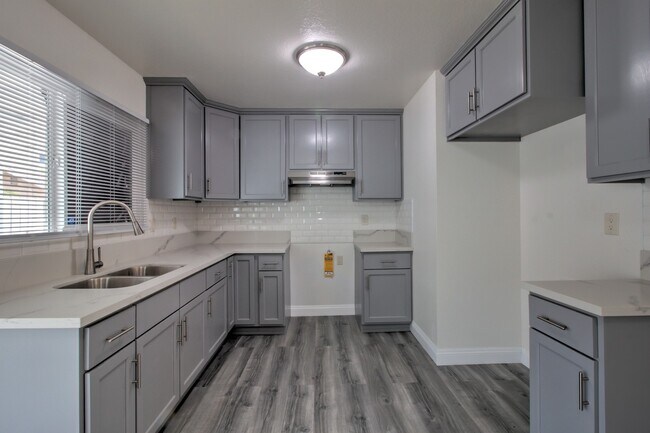 Building Photo - Cozy 3 Bedroom, 2 Bathroom Home by Shandin...