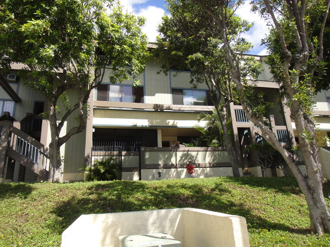 Exterior - Frente - 380 Kawaihae St