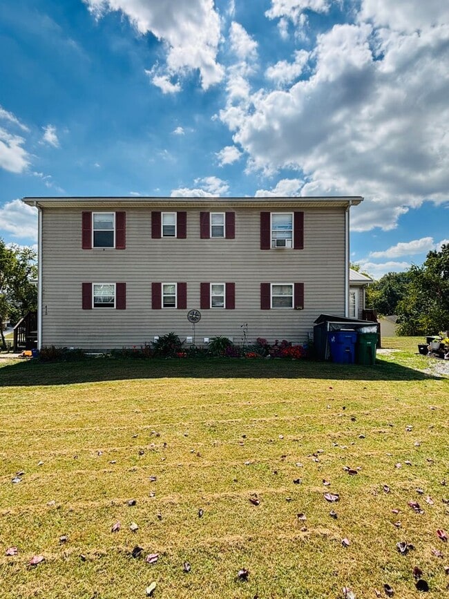 Building Photo - 405 Wakeman Ct NE