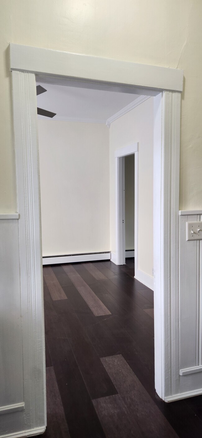 Building Photo - 104 Vernon St