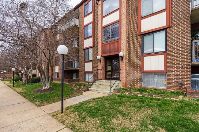 Building Photo - 9728 Kingsbridge Dr