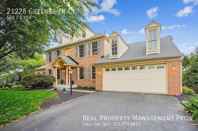 Building Photo - 21228 Greenbrier Ct