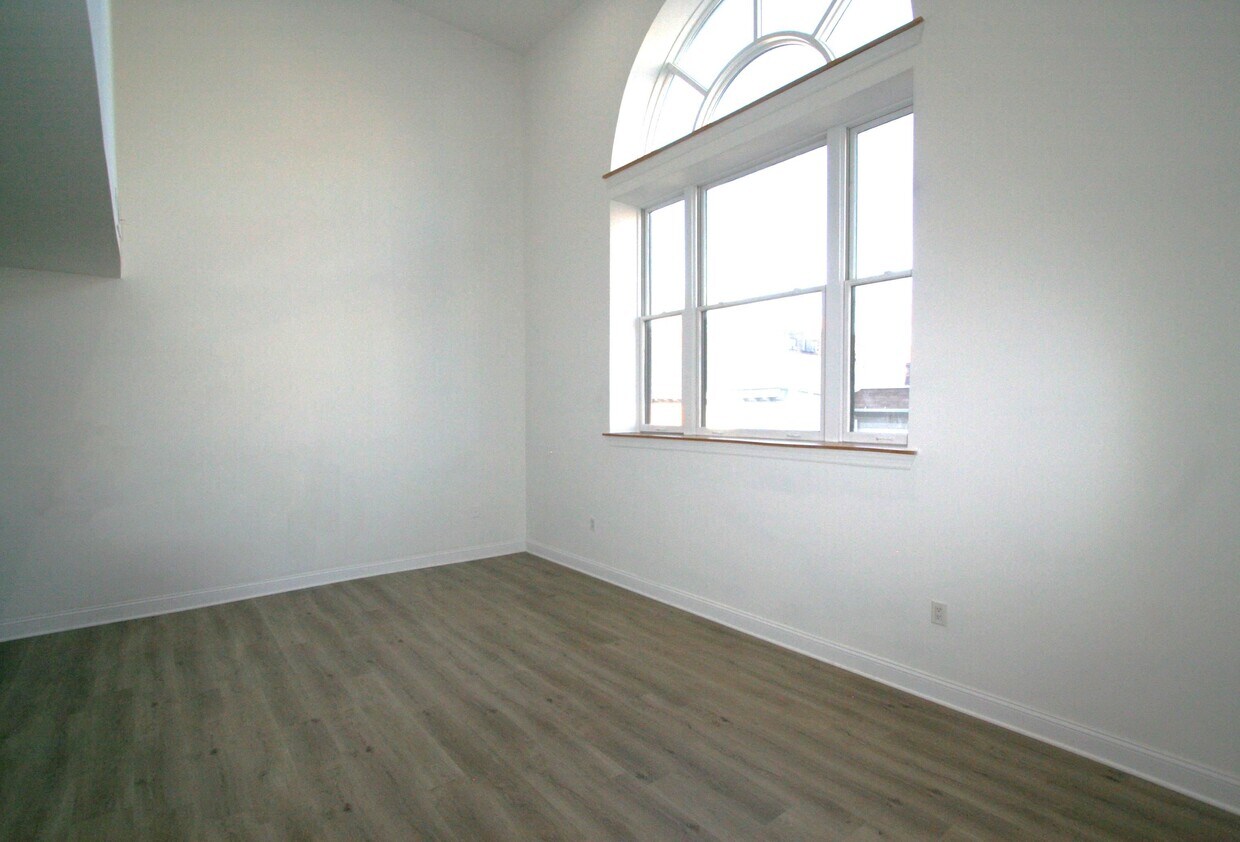 Foto principal - 769 Montgomery St