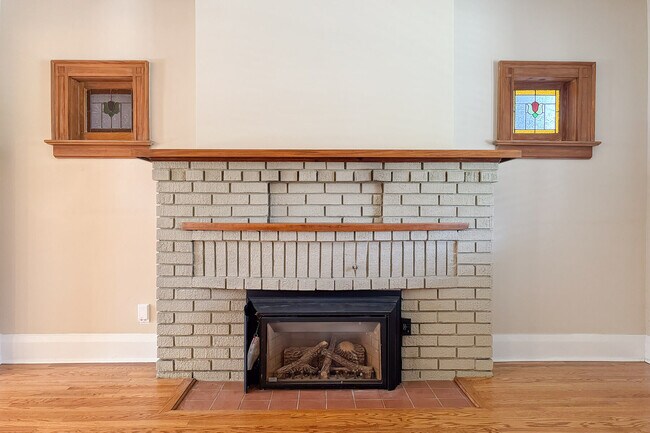 Photo du bâtiment - 48 Lawrence Ave W