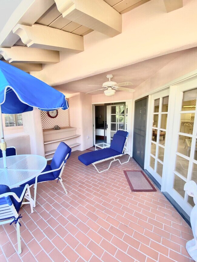 Building Photo - 500 E Amado Rd