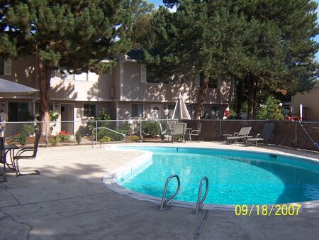 Primary Photo - 821 E 10th St