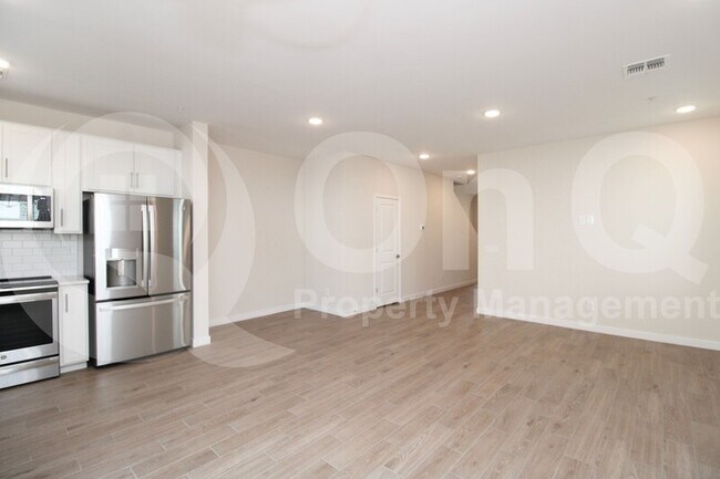 Foto del edificio - 2818 W Red Fox Rd