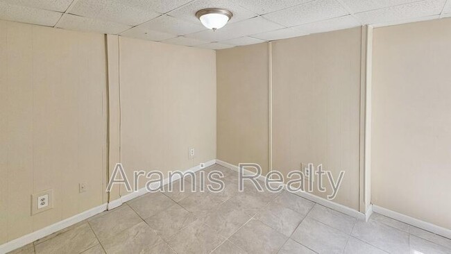 Foto del edificio - 7466 Westlake Dr