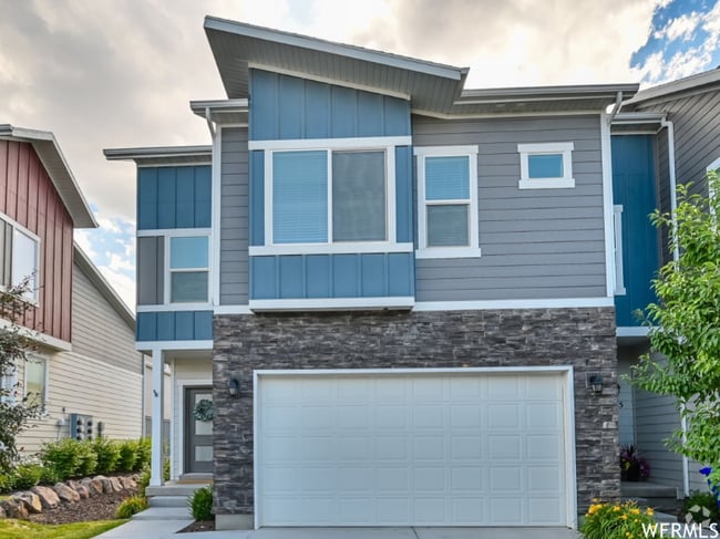 Building Photo - 7109 N Mountain Field Dr
