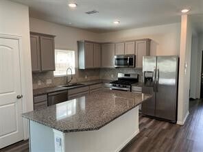 Building Photo - 9034 Beacon Mill Dr