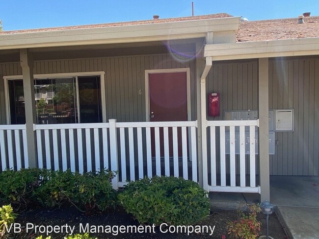 Building Photo - 1413 Portola Ave