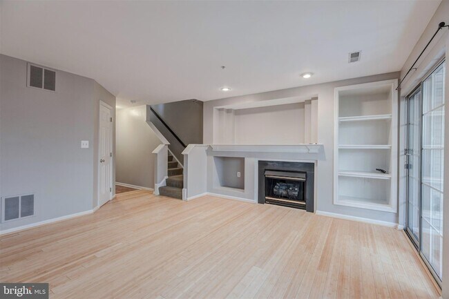 Building Photo - 5140 Donovan Dr