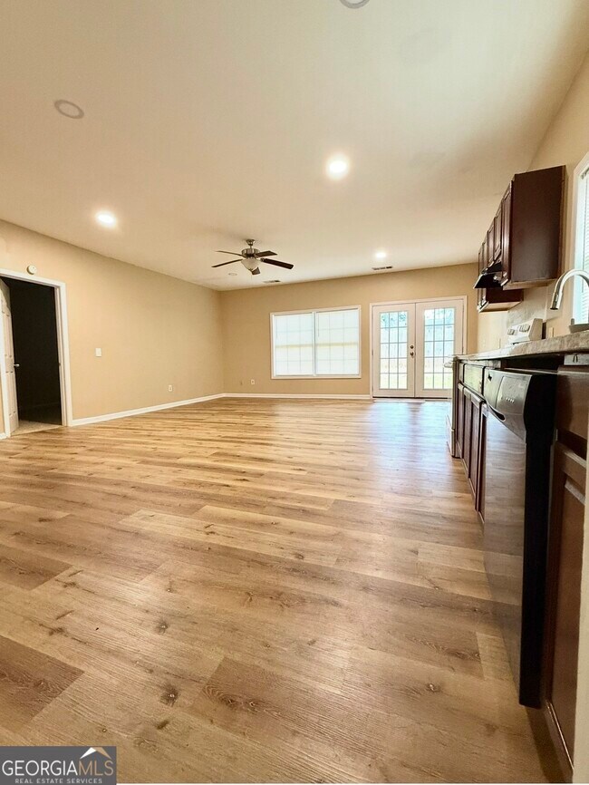 Building Photo - 4831 Oak Path