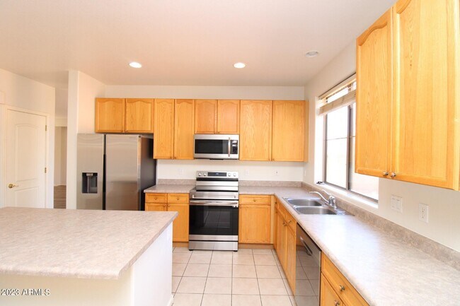 Building Photo - 13530 W Cypress St