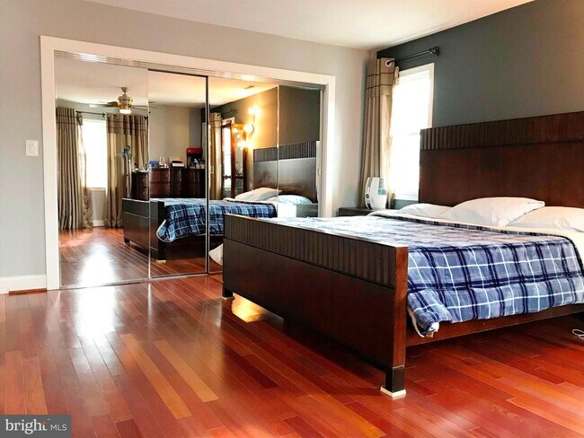 Foto del edificio - 3012 Seven Oaks Pl