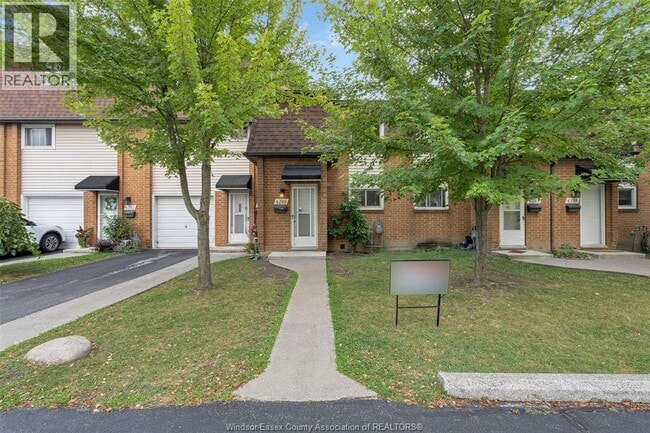 Building Photo - 6206 Thornberry Crescent