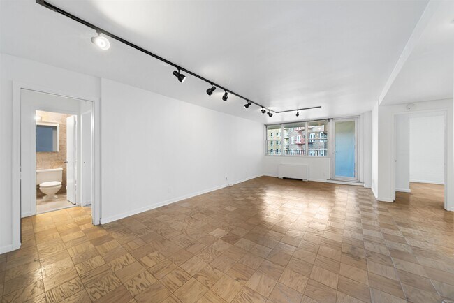 Building Photo - 6040 JFK Blvd E