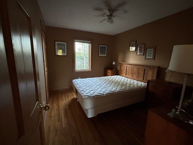 Bedroom - 5 Felsbourg Ln