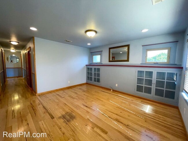 Building Photo - 3 br, 2 bath House - 3950 F St