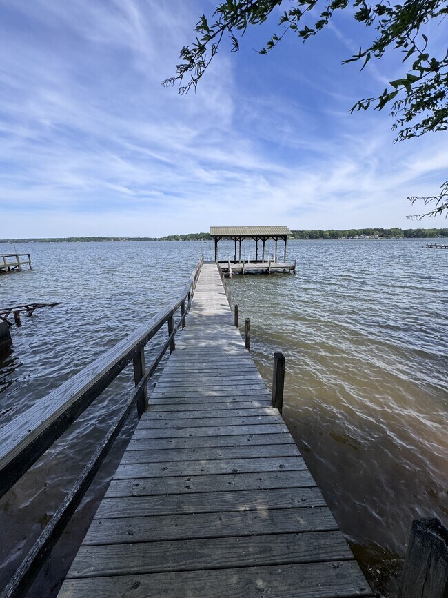 Foto del edificio - 212 Irvines Cir