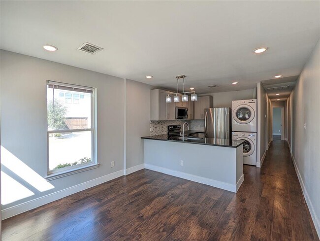 Building Photo - 401 E 34th St