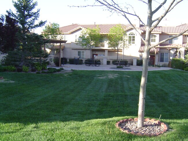 Building Photo - 1667 Courtyard Hts