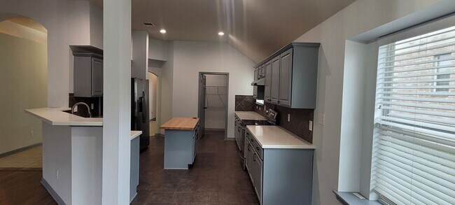 Foto del edificio - 4 Bedroom Home in Cibolo