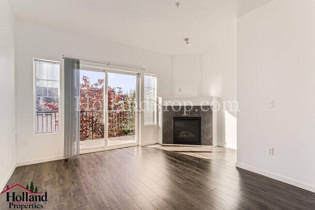 Foto del edificio - Amazing 3-level Home in Beautiful Neighbor...