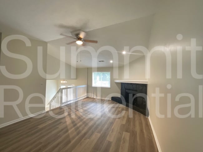 Building Photo - 500 Maid Marion Ln