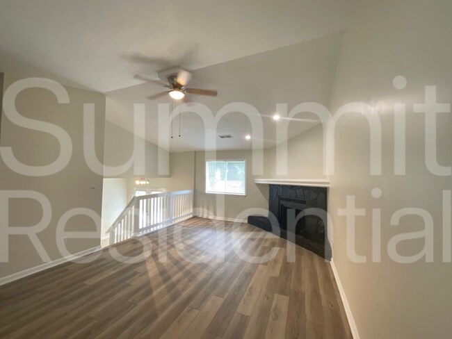 Foto del edificio - 500 Maid Marion Ln