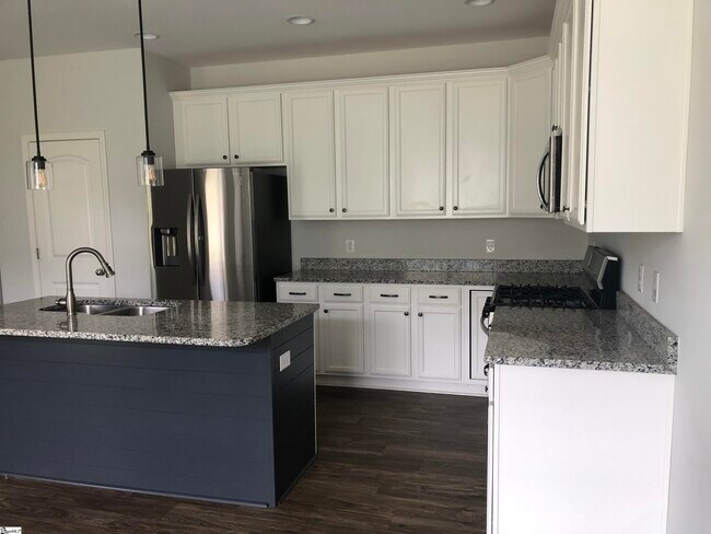 Foto del edificio - 38 Mendham Ln