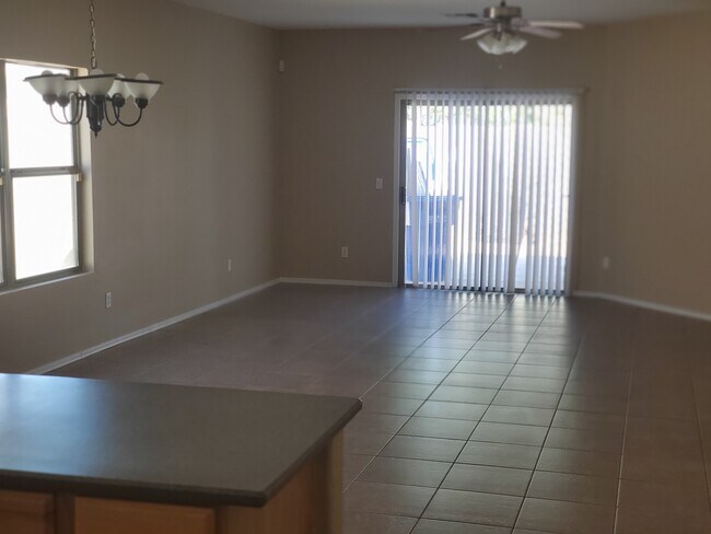 Foto del edificio - Nice 3 bed 2 bth and den home