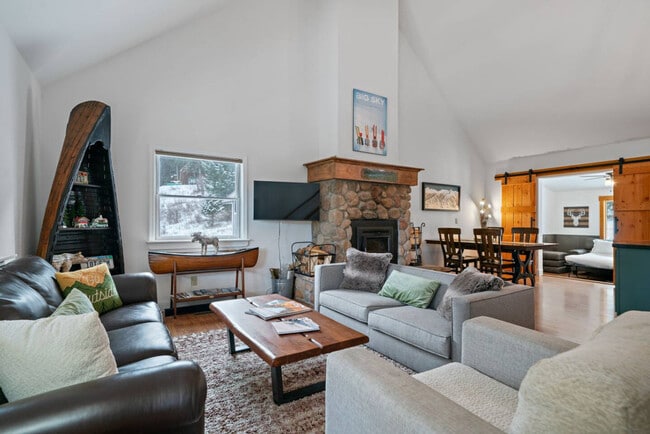 Foto del edificio - 420 Colt Rd