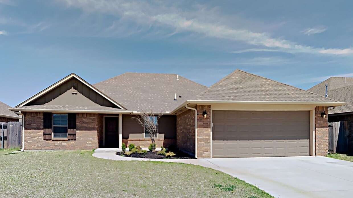 Primary Photo - Amazing 4 Bed 2 Bath House in Mustang!