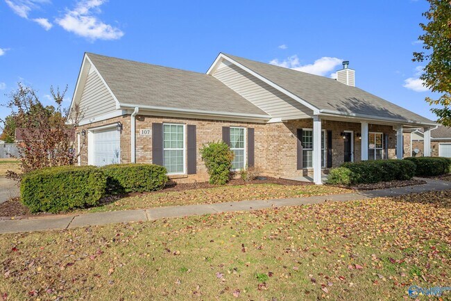 Foto del edificio - 107 Creekwood Dr