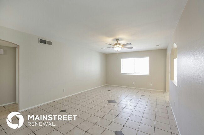 Building Photo - 231 E Jacaranda St