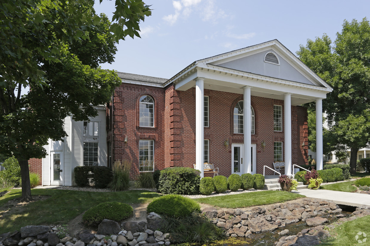 Primary Photo - Carriage Crossing Apartments