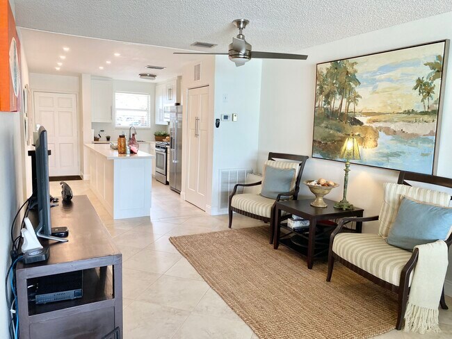 TV area - 6025 Shore Blvd S