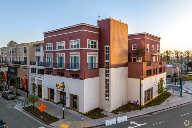 Back Aerial View - 5633-5667 Bay St