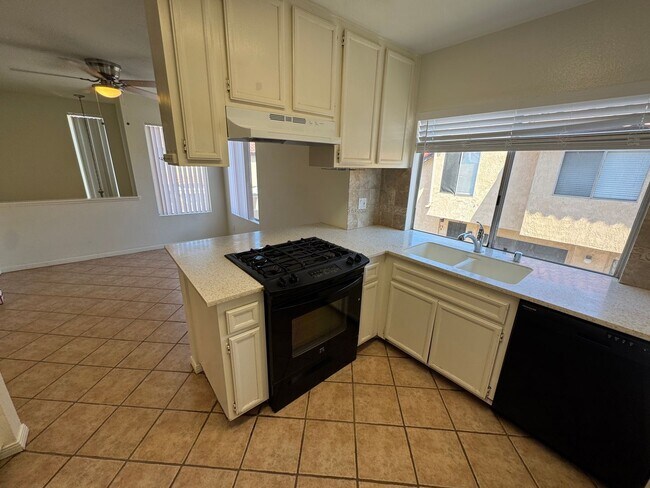 Building Photo - Spacious 2-Bedroom Townhome with Attached Garage and Washer/Dryer– El Cajon