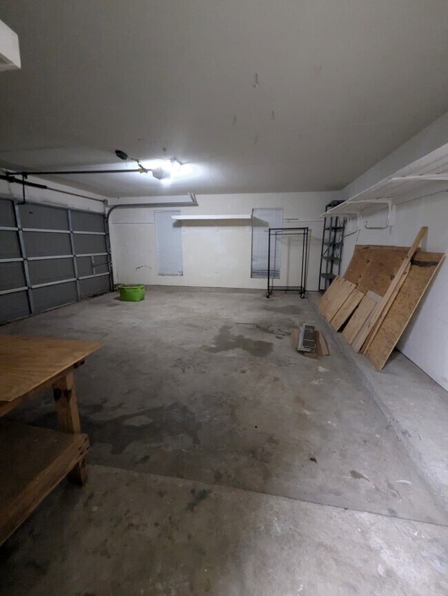 Building Photo - 827 Coral Tree Pl