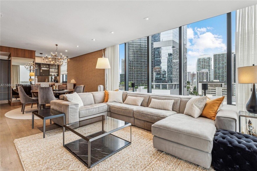 Primary Photo - 1010 Brickell Ave